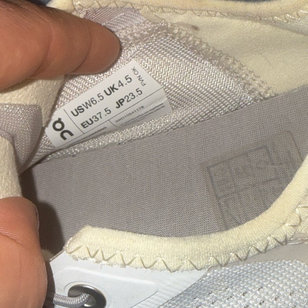 On Running Cloud 5 Coast shoes size 6.5 - Picture 14 of 16